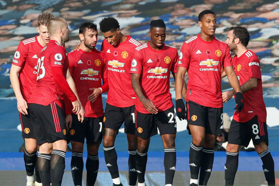 开云-利物浦客场比战平曼联，领跑英超积分榜！(利物浦客场50大胜曼联)