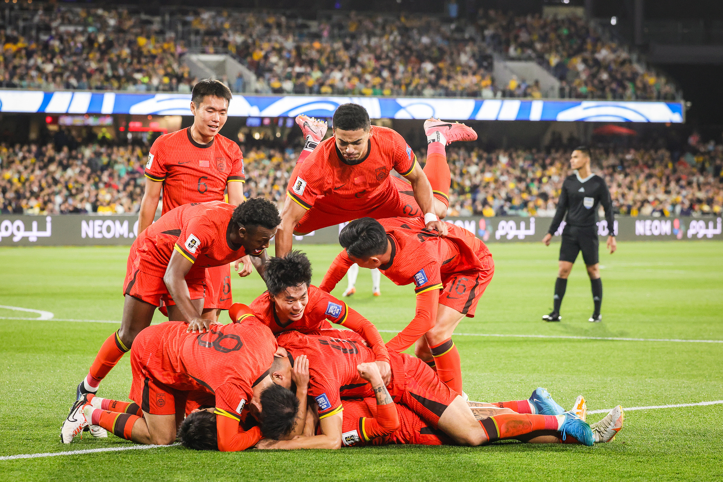 开云-包含富勒姆客场战胜里斯本竞技，晋级欧洲联赛半决赛的词条